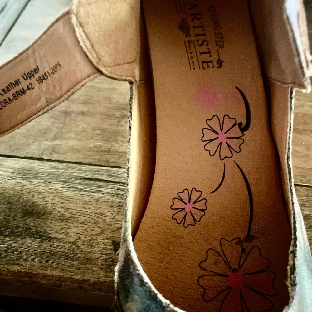 Spring Step / L’Artiste Burgundy Floral Mary Jane Heel - Picture 4 of 6